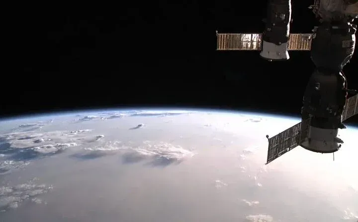 ISS Live Now: Live Earth View screenshot 3