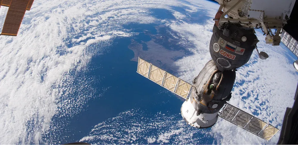 ISS Live Now: Live Earth View screenshot 1