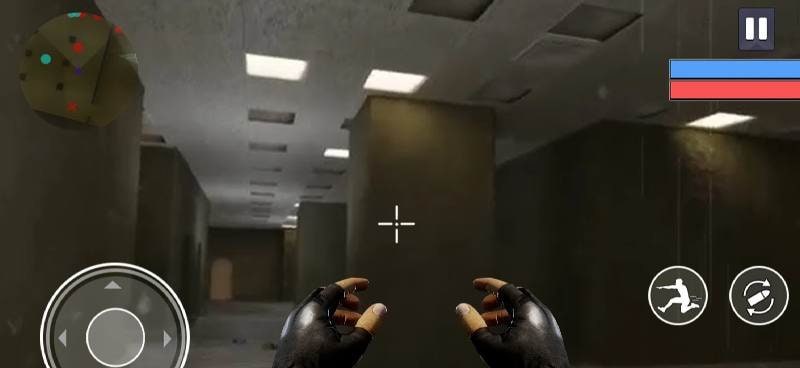 Nextbots in Maze: Survival gameplay screenshot 1