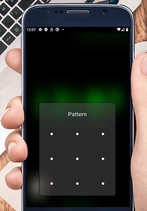 Huge Lock Screen Clock screenshot 4